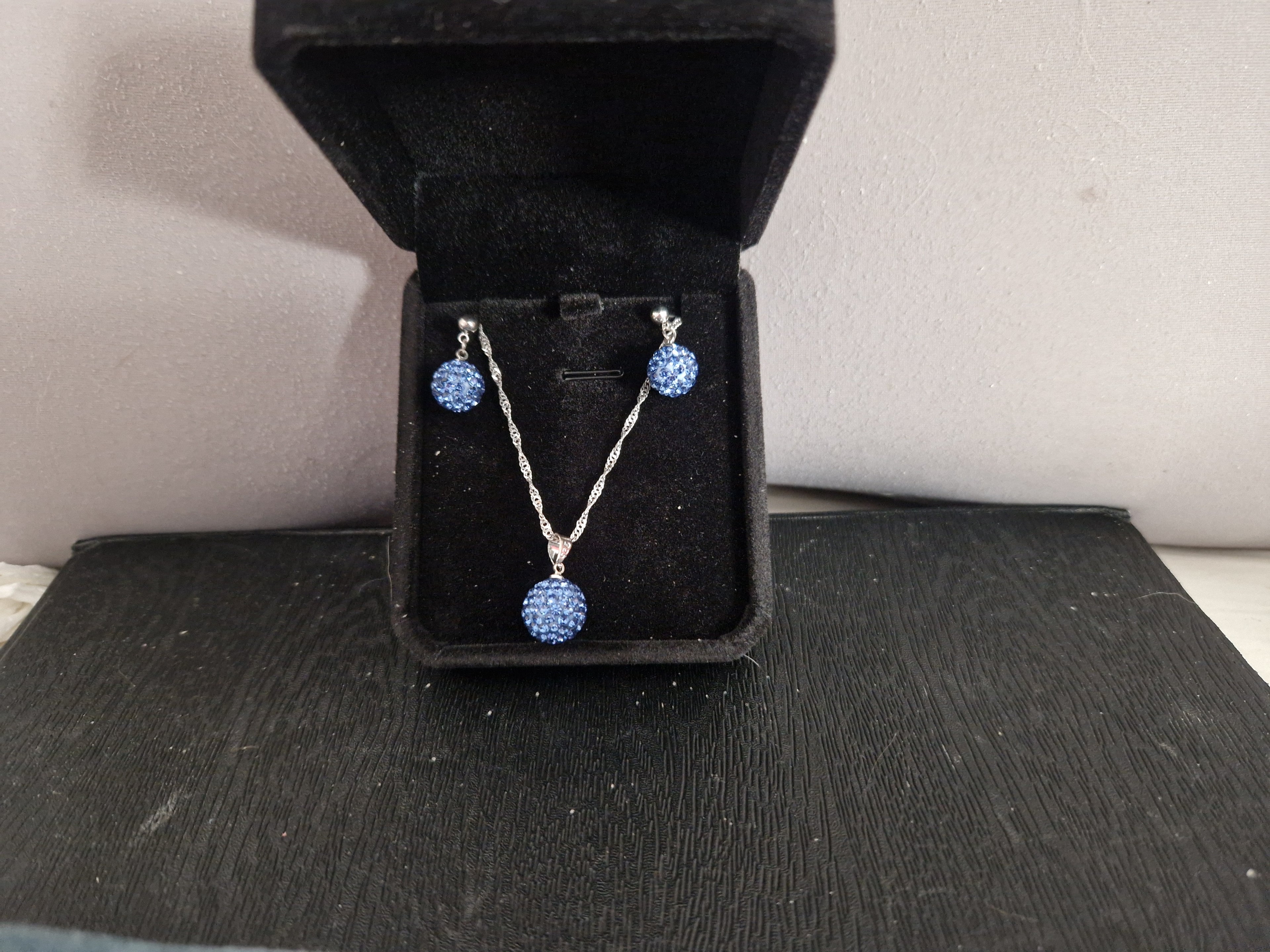 A Beautiful Hallmarked 925 Silver Necklace and Stud Earrings Set.