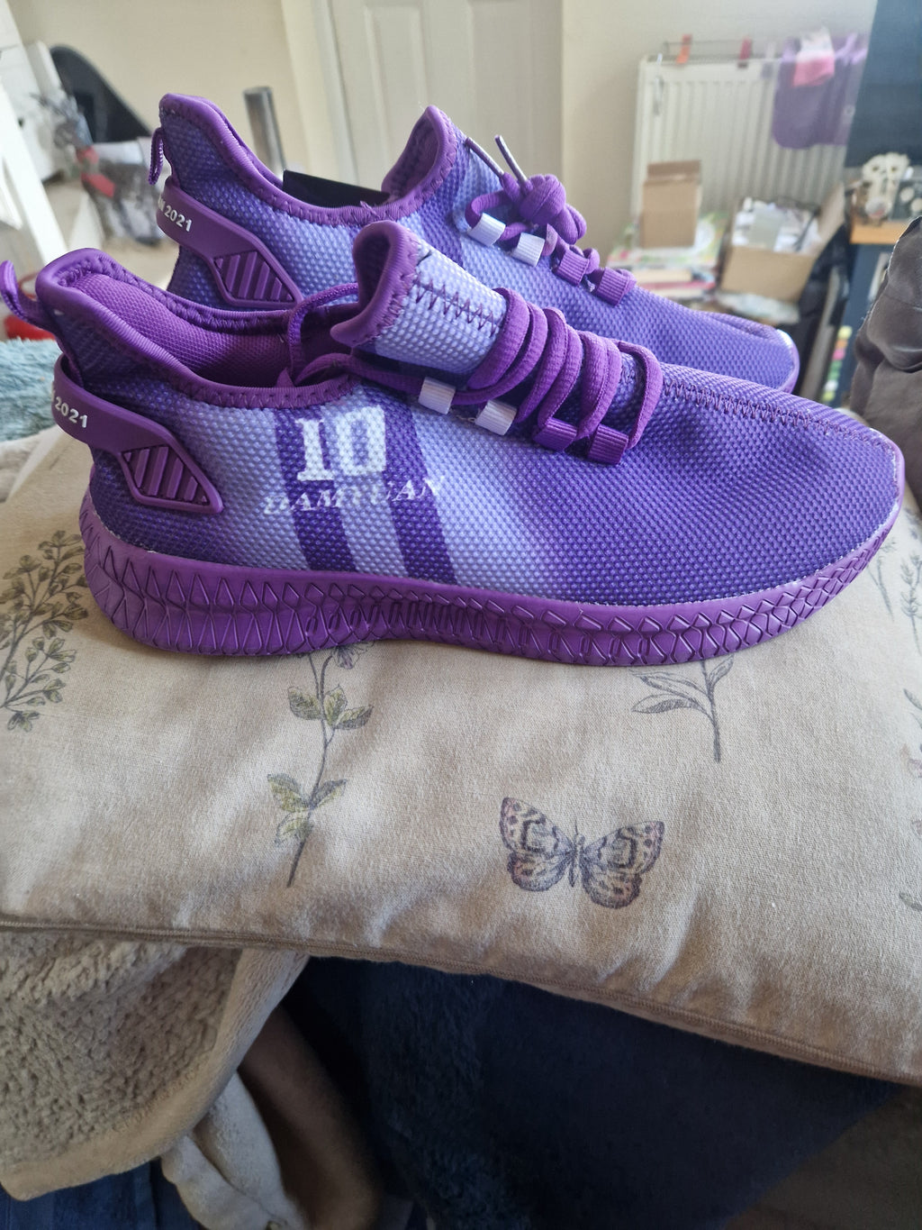 A Brandnew purple pair of size 42/ UK 7.5 Trainers.