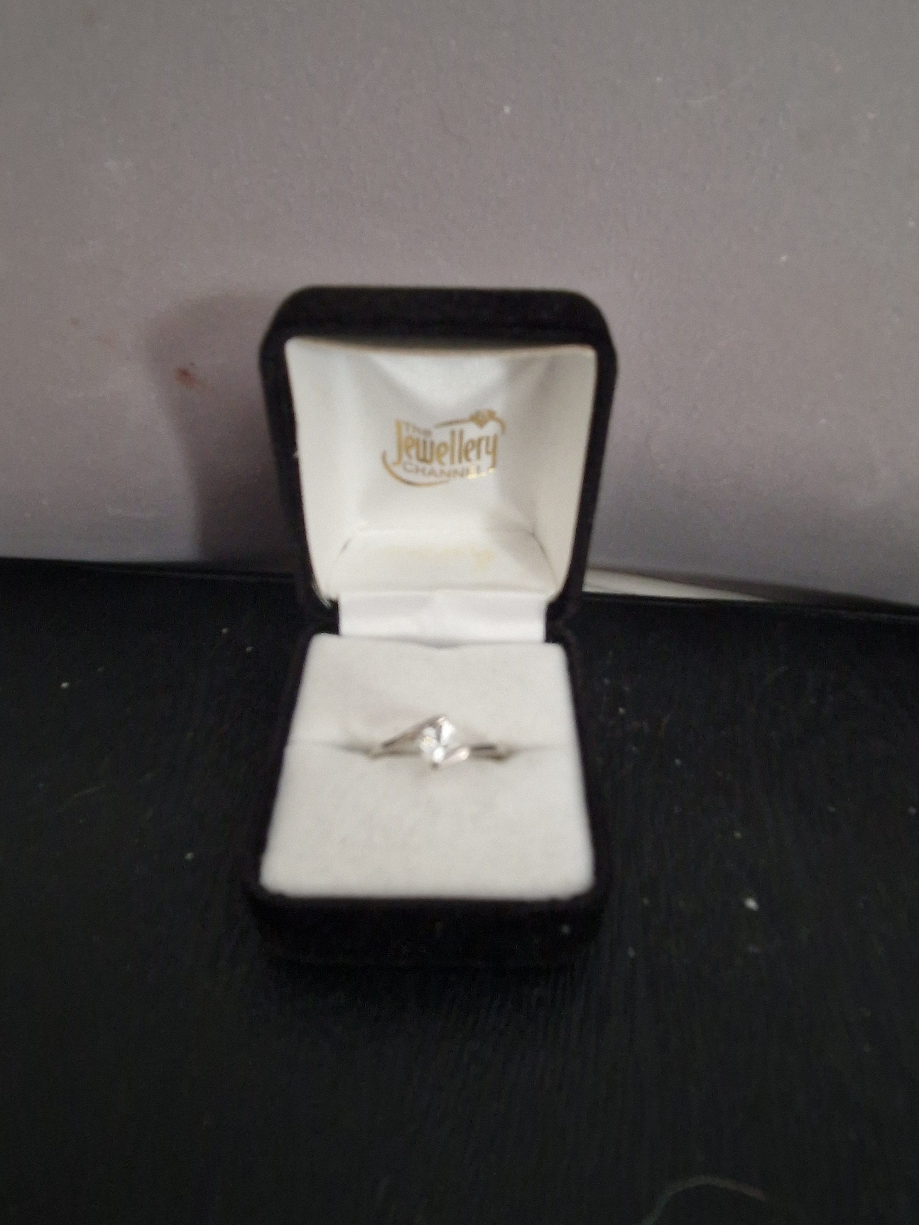 A Beautiful Solid Silver 925 Hallmarked Ring. Size Q