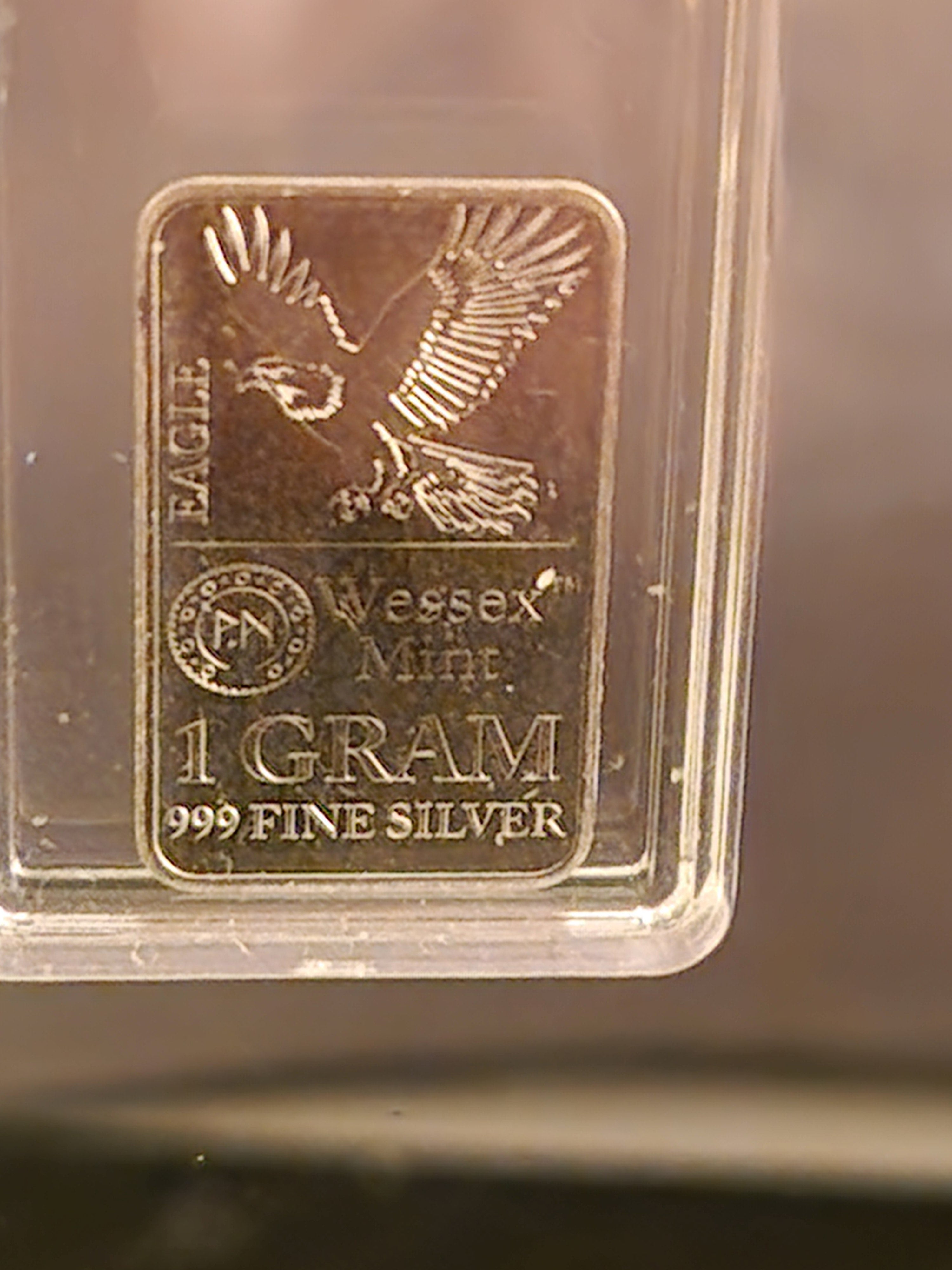 1 Gram of 999 Pure Fine Wessex Mint Eagle Print Silver.  In a lovely display frame.