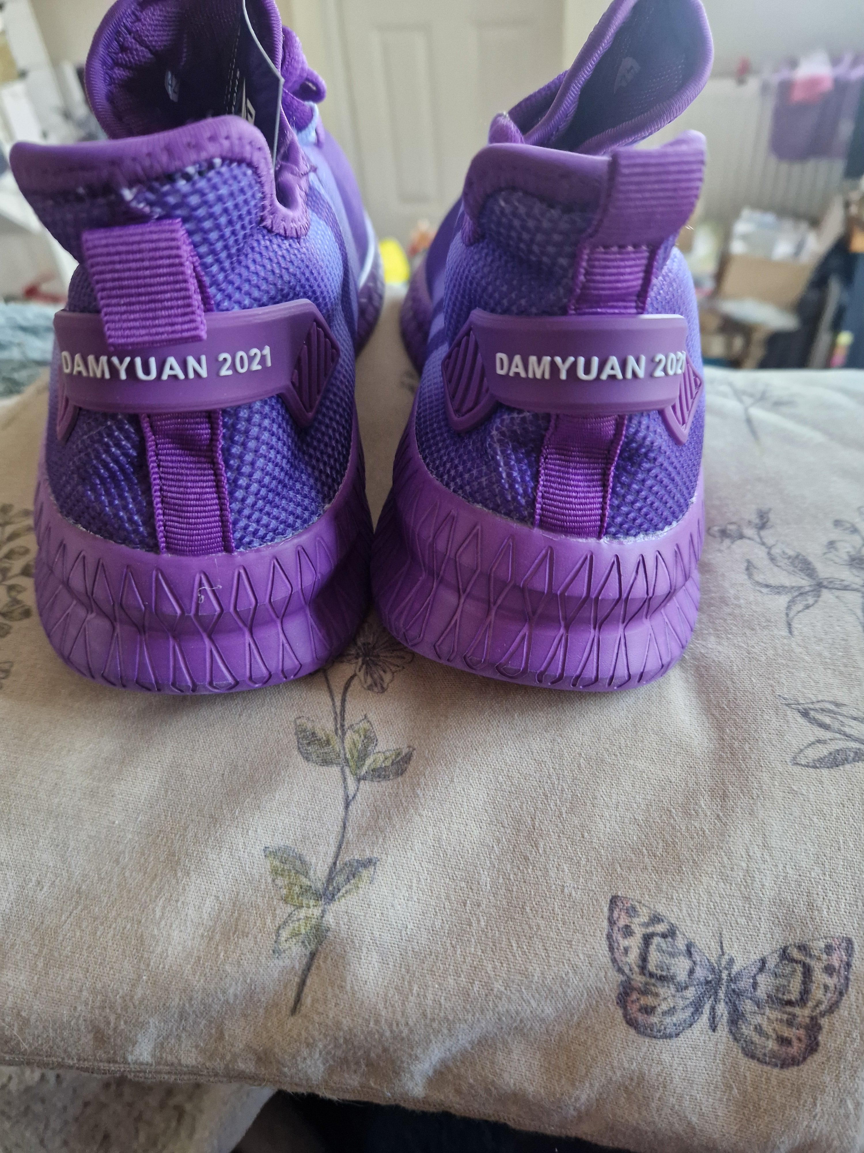 A Brandnew purple pair of size 42/ UK 7.5 Trainers.
