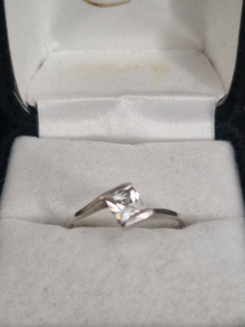 A Beautiful Solid Silver 925 Hallmarked Ring. Size Q