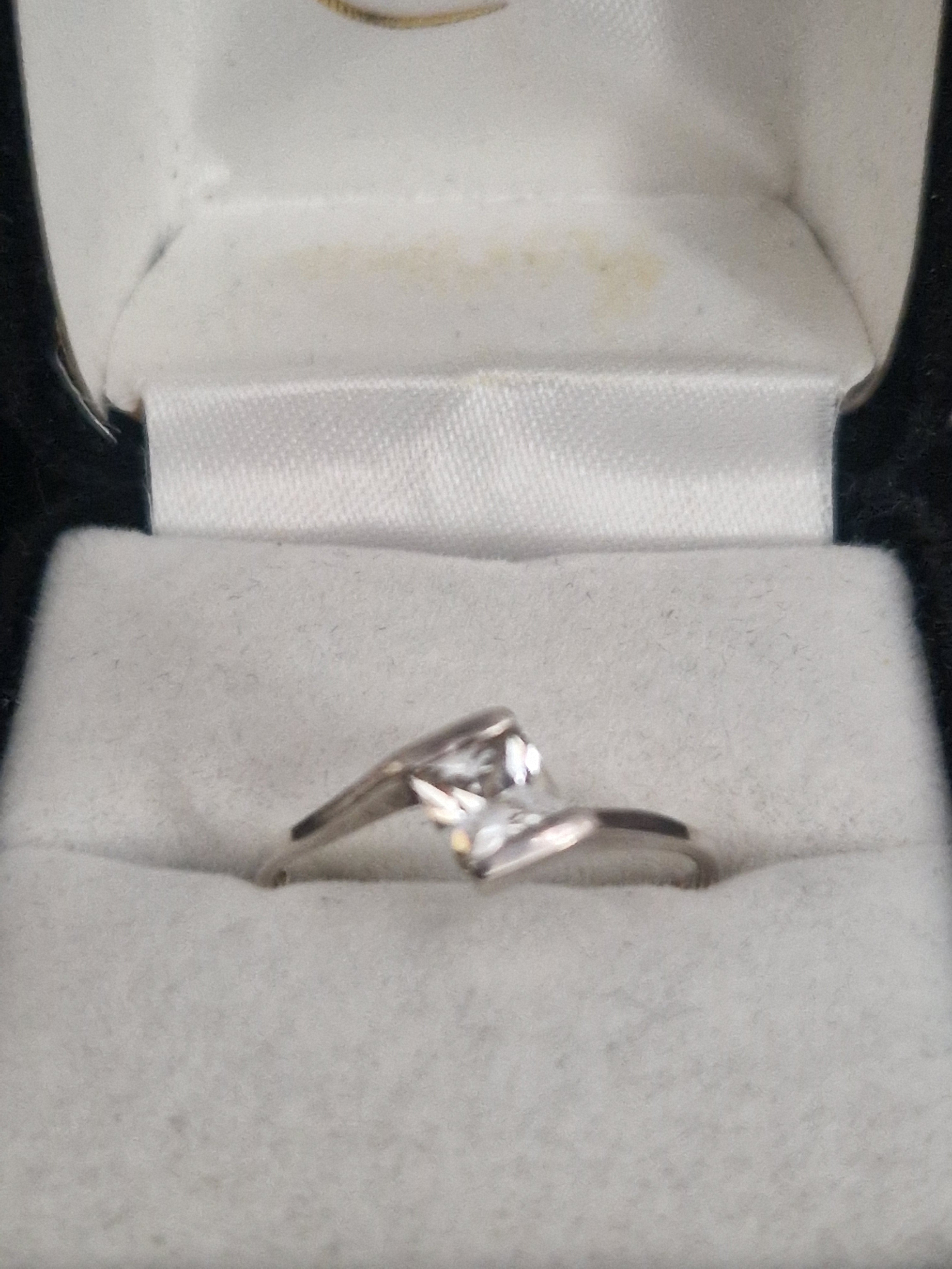 A Beautiful Solid Silver 925 Hallmarked Ring. Size Q