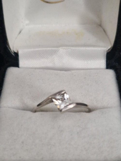 A Beautiful Solid Silver 925 Hallmarked Ring. Size Q