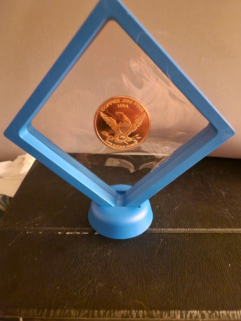 1oz pure fine Copper Coin in a lovely display Case. With the titanic print.